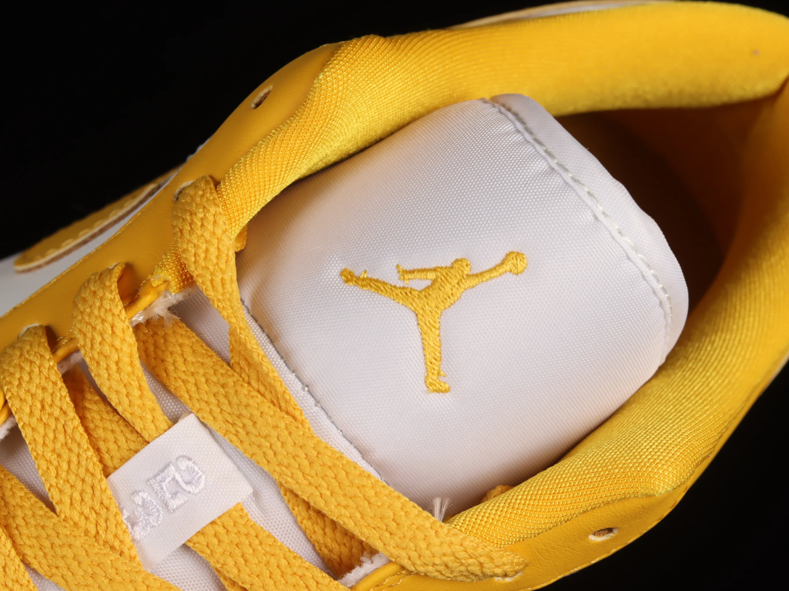 All categories Air Jordan Jordan series basketball shoes Air Jordan 1 Low Z version Air Jordan 1 Low AJ1 Joe 1 white and yellow low-top cultural and leisure sports sneakers 553558-171